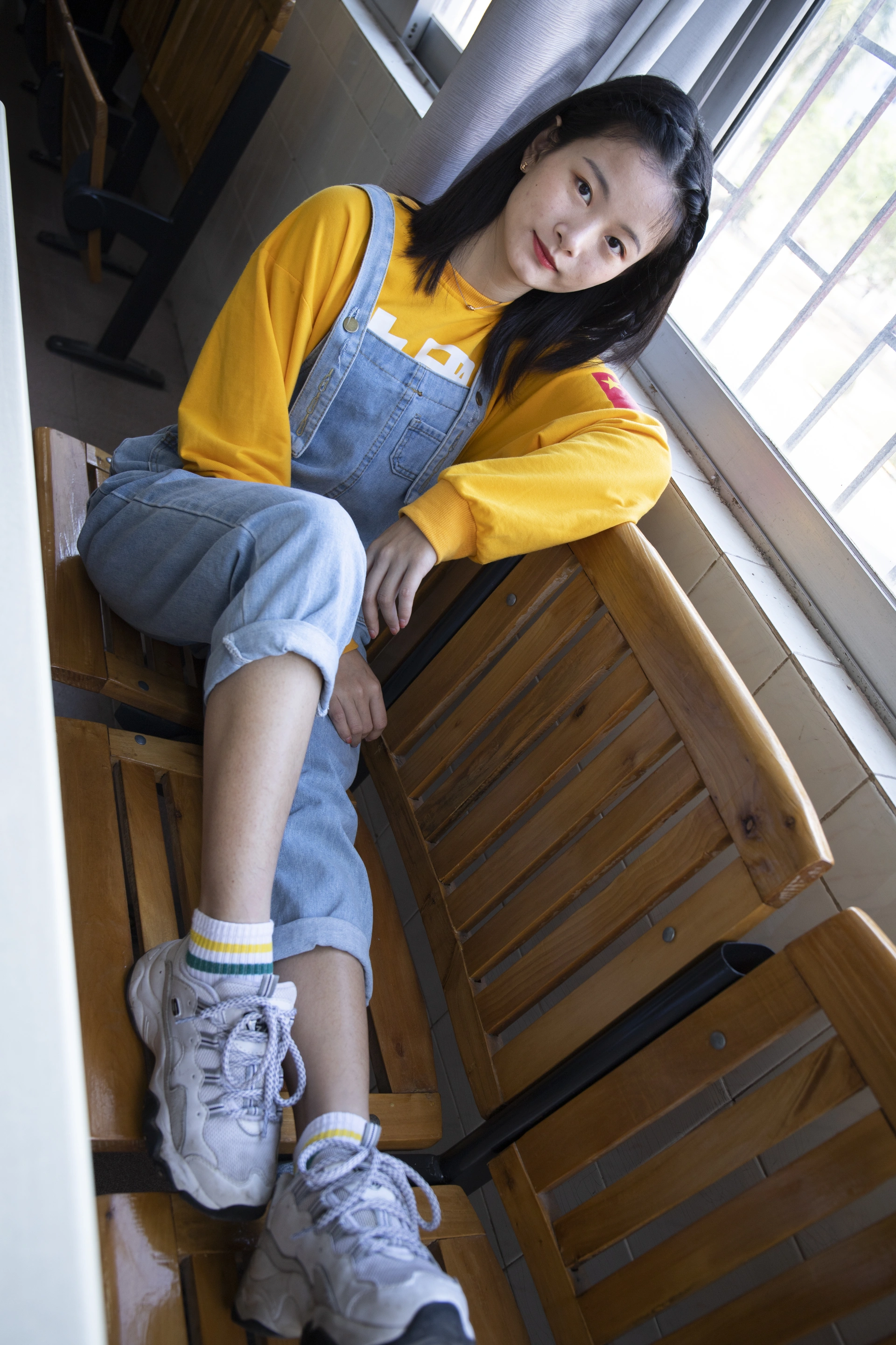 南国足艺 NO.019 刁钻的角度 四川妹子琳琳教室秀美脚 0